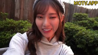 高顏值誘人的極品小寶貝，露臉精彩大秀，美胸美臀性感撩人，各種風騷動作刺激狼友，表情銷魂揉奶玩逼，道具抽插呻吟可射好騷